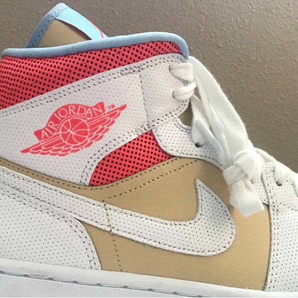 Womens Air Jordan 1 Mid SE Sesame - Picture 3 of 6